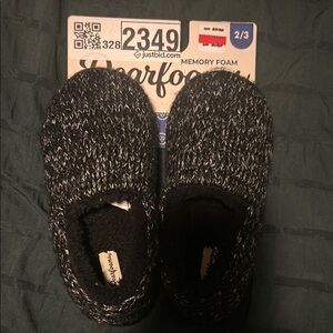 Dearfoams Black and White Cozy Slippers